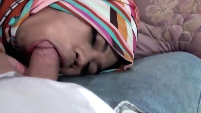 TS ladyboy in hijab tied up, cums while sucking white cock xxx amateur video