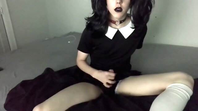 Trans Goth girl uses vibrating wand amateur video